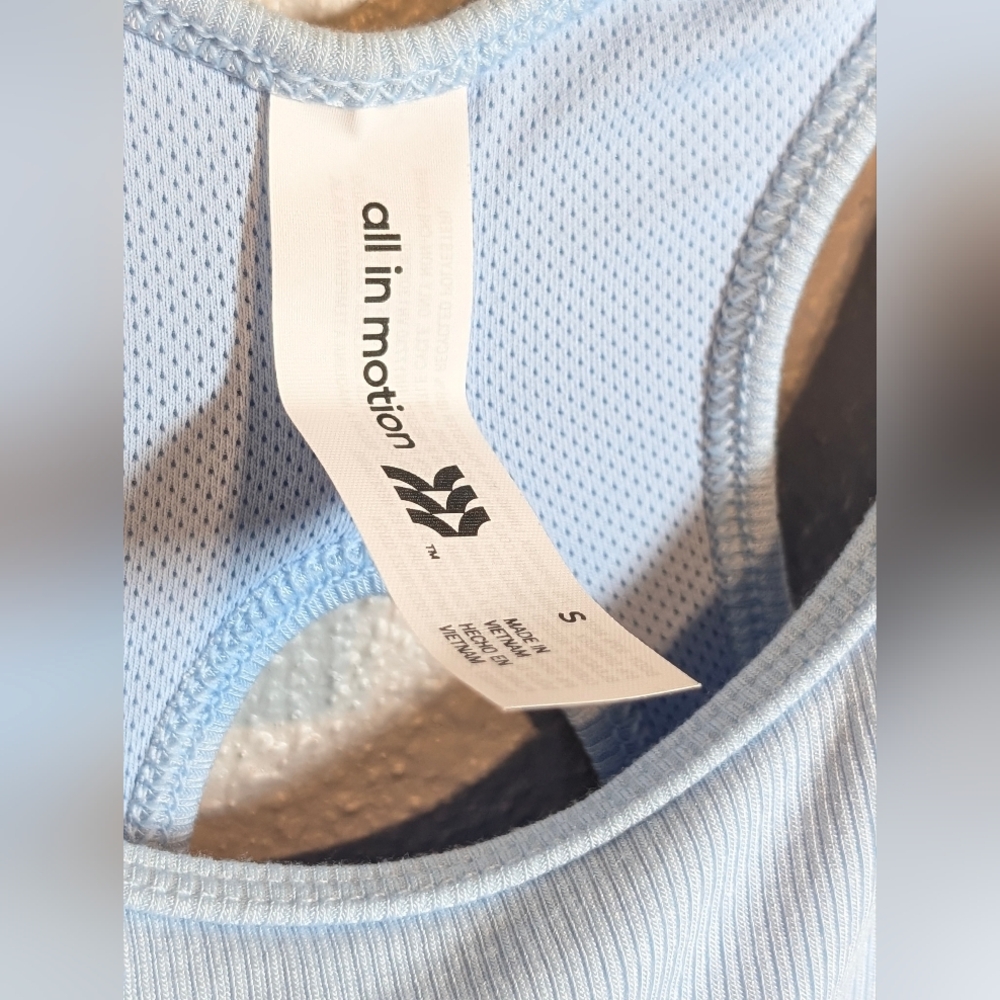 ☁️ All In Motion NWT Light Blue Rib Racerback Crop Tank - Size Small - Picture 4 of 8